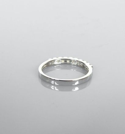 null Half - wedding band in white gold, 750 MM, centered of nine very white diamonds,...