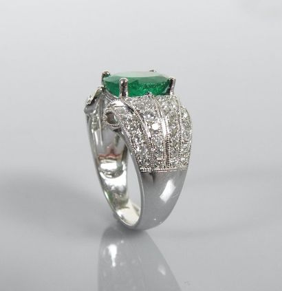 null Ring in , platinum 900 MM, decorated with a very beautiful oval cut translucent...