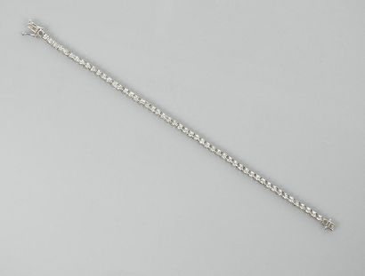 null Soule line bracelet in white gold, 750 MM, highlighted with brilliant-cut diamonds,...