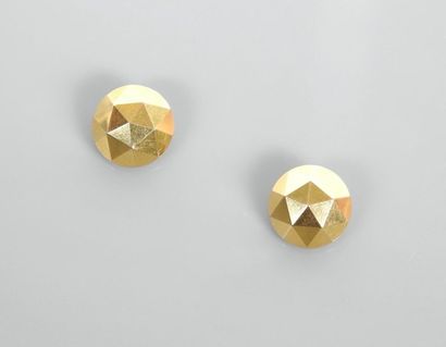 null Pair of round ear clips with faceted decoration in pink gold, 750 MM, diameter...