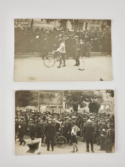 null Cyclisme.Tour 1912. Deux cartes photos (9x14), tirage argentique, prises au...