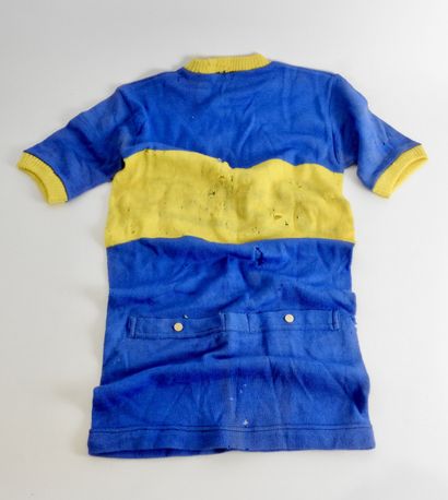 null Cyclisme. Deux anciens maillots années 30-50. a) cycles Reinor (brodé), jaune...