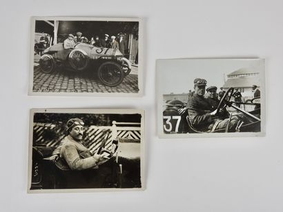 null Automobile.Bruce Brown/Christiaens/Gabriel/Photos. Trois photos originales (13x18),...