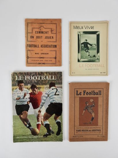 null Football. Livres de base. Quatre livres : a) Comment on doit jouer au football...