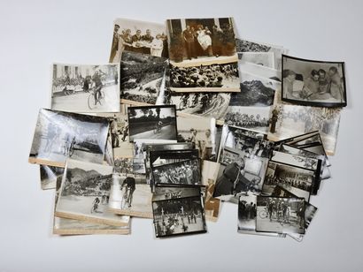 null Cyclisme. Tour 1936. 40 photos de presse, tirage argentique : a) 16 petits formats...