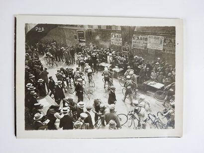 null Cyclisme. Tour 1912/Contrôle à Caen/Photo. Superbe photo originale, tirage argentique,...