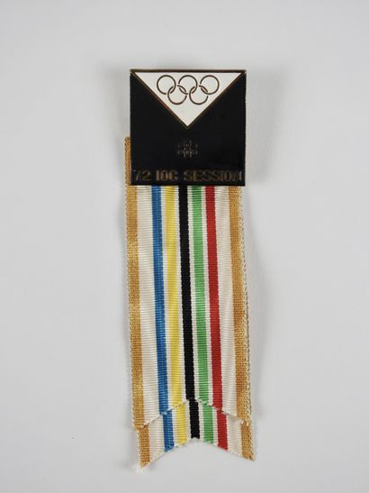 null Jeux Olympiques. Sapporo 1972 - 72e Session. 1 insigne.
