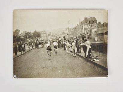 null Cyclisme. Tour 1908/Garrigou/Forestier. Photo de presse, tirage argentique....