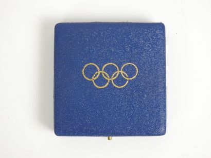 null Jeux Olympiques. Helsinki 1952, médaille de vainqueur en argent, avers : la...