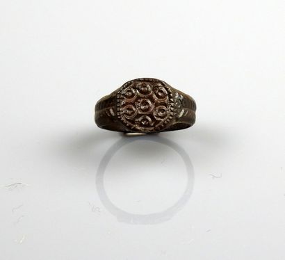 null Ring with an ocelli decoration

Bronze Inner diameter 1.7 cm

Roman or medieval...