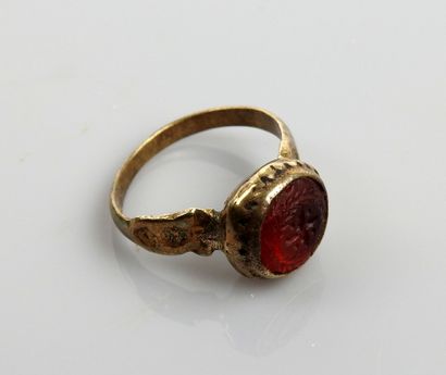 null Important Christian ring decorated with an intaglio representing the cross in...