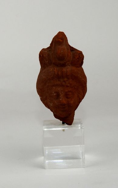 null Belle et grande tête d’Harpocrate couronnée du pschent

Terre cuite 9 cm

Egypte...