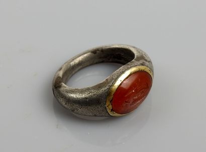 null Superb ring with a large intaglio representing Minerva in the army.

Gold, silver...