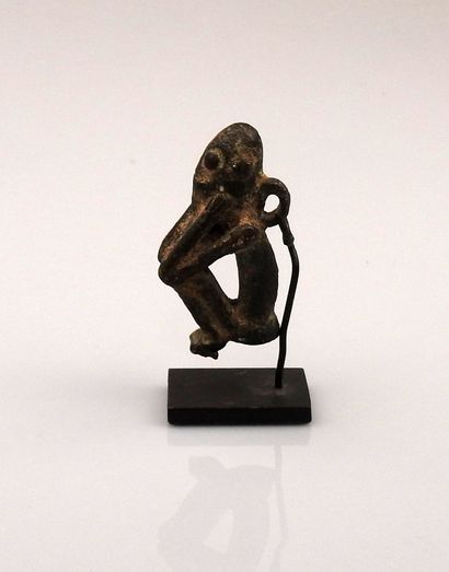 null Personnage accroupi, le visage entre les mains

Bronze 4.9 cm

Mali Culture...