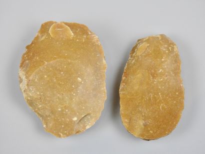 null Prehistory, two scrapers

Flint. Grand Pressigny.

Neolithic period.