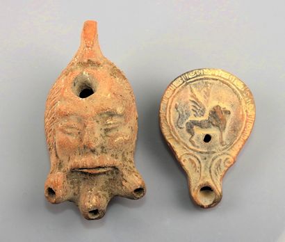 null Set of two oil lamps, one anthropomorphic, the other with Pegasus decoration

Terracotta...