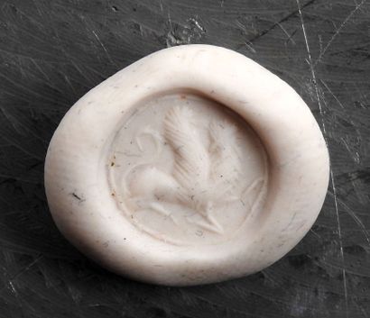 null Perle sceau représentant un lion à deux têtes en creux

Cornaline 1.3 cm