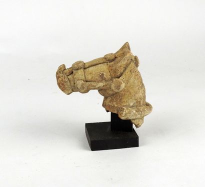 null Large horse head with harness

Terracotta 10.5 cm

Ancient Period