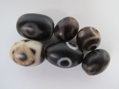 null Set of 6 small Dzi beads with 2, 3 and 4 eyes, protective talismans. Agate....