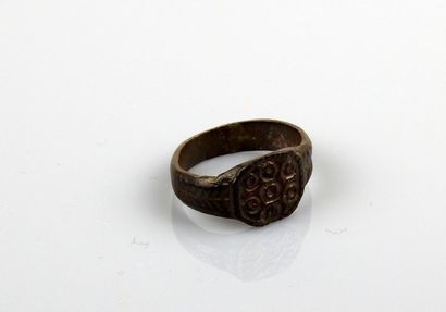 null Ring with an ocelli decoration

Bronze Inner diameter 1.7 cm

Roman or medieval...