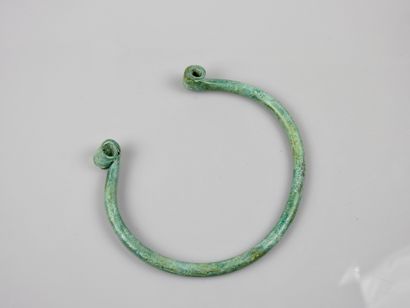 null Petit torque ou bracelet.Age du Bronze.Est Europe.D :10,5cm