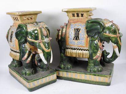 null Deux sellettes éléphants céramiques glaçurée,diverses

polychromies.Chine.Lenv...