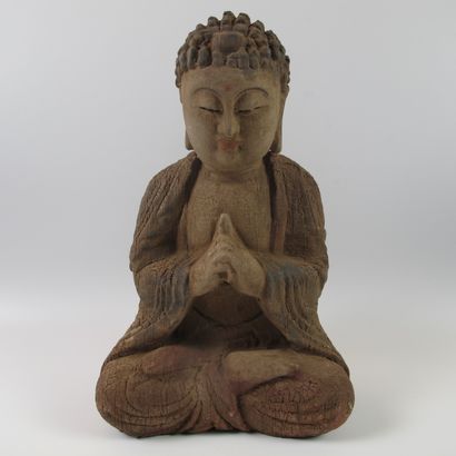 null Statuette en bois sculpté avec restes de polychromie, représentant Bouddha assis...