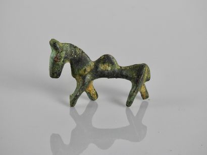 null Cheval type Louristan.

Bronze.L :4,5cm.
