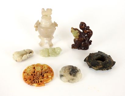 null Sept objets en pierre dont jade.En l’état.Chine