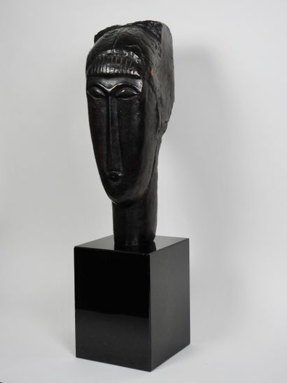 null 
Amedeo Modigliani (1884-1920), d’après

Tête de jeune fille à la frange 

Bronze...