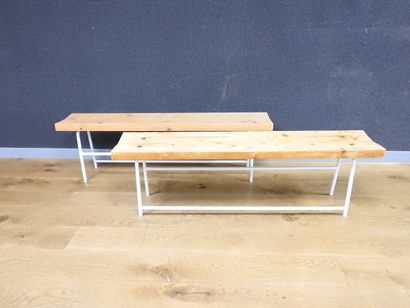 null Romain Jeantet

Large dining room table and its two benches

Wood and white...