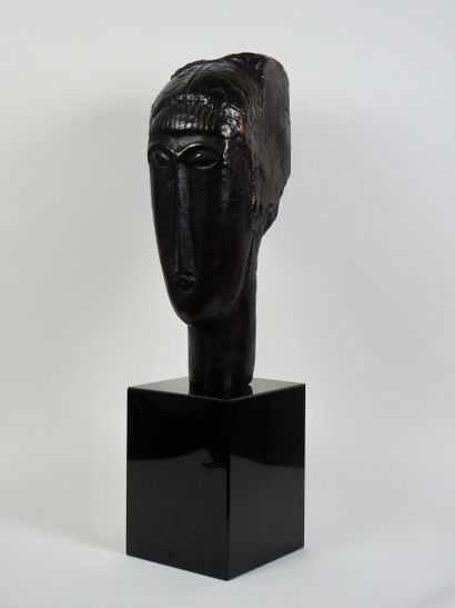 null 
Amedeo Modigliani (1884-1920), d’après

Tête de jeune fille à la frange 

Bronze...
