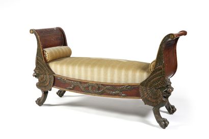 null 
Banquette en bois laqué, sculpté et polychrome à décor de faux bois. Les chevets...