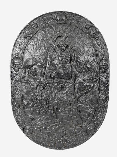 null Bouclier en bronze en patine noire, de forme ovale, à décors sculptés en bas-relief,...