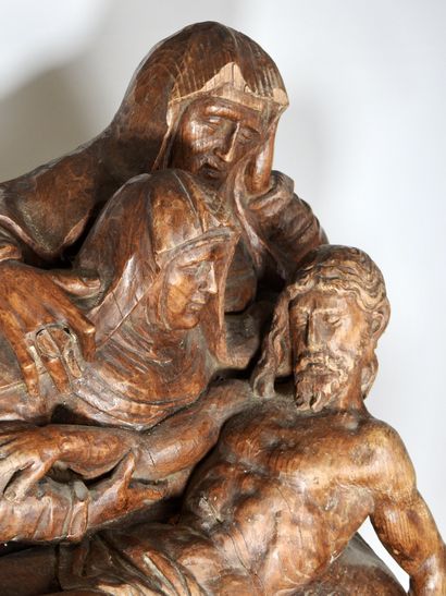 null Ecole française du XVI° siècle

Pieta

groupe en bois fruitier sculpté

H 80...