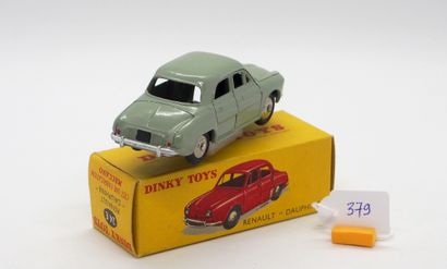 null DINKY TOYS - FRANCE - Metal (1)

# 24 TH RENAULT DAUPHINE

First variant, ash...