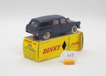 null DINKY TOYS - FRANCE - Métal (1)

# 525 PEUGEOT 404 BREAK

Bleu marine, intérieur...