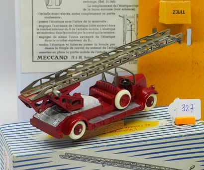 null DINKY TOYS - FRANCE - Metal (1)

# 32 D DELAHAYE LARGE FIRE LADDER

Silver red,...