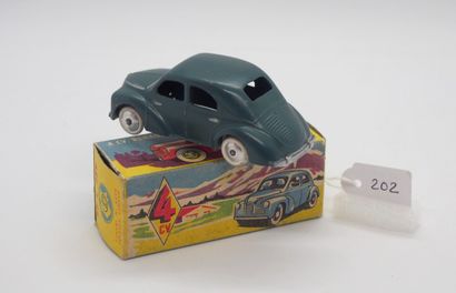 null CIJ - France - 1/45th - Metal (1)

UNCOMMON VERSION

# 3/48 4 HP RENAULT 1949

Blue-grey-green....