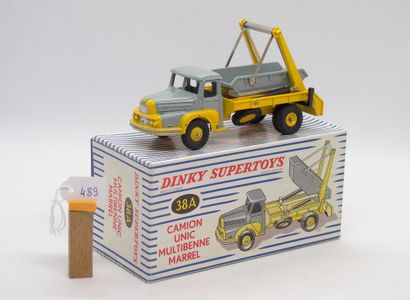 null DINKY TOYS - FRANCE - Métal (1)

# 38 A UNIC MULTIBENNE MARREL

Jaune d'or gris,...