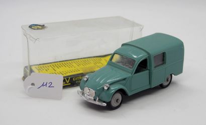 null NOREV - France - 1/43e - Plastique (1)

# 82 CITROËN 3CV FOURGONNETTE AK

Verte,...