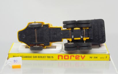 null NOREV - France - 1/43rd - Plastic (1)

# 114 EXCAVATOR ON BERLIET TBO 15

Orange...