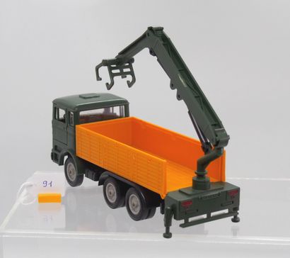 null NOREV - France - 1/43e - Plastique (1)

# 199 CAMION MERCEDES GRUE HYDRAULIQUE

Vert...