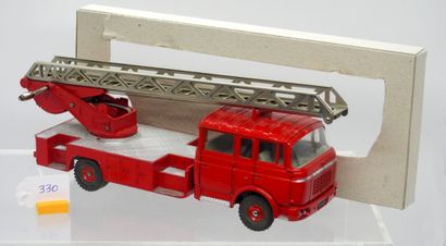 null 
DINKY TOYS - FRANCE - Metal (1)




# 568 BERLIET GBK LARGE FIRE LADDER




Red,...