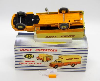 null DINKY TOYS - Great Britain - Metal (1)

# 930 BEDFORD VAN DINKY TOYS MECCANO

Orange...