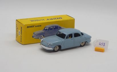 null DINKY JUNIOR - FRANCE - Métal (1)

# 102 PANHARD PL 17

Bleu-gris clair, pneus...