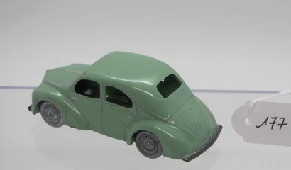 null CIJ - France - 1/45e - Métal (1)

# 3/48 4CV RENAULT 1949

Vert amande. Première...