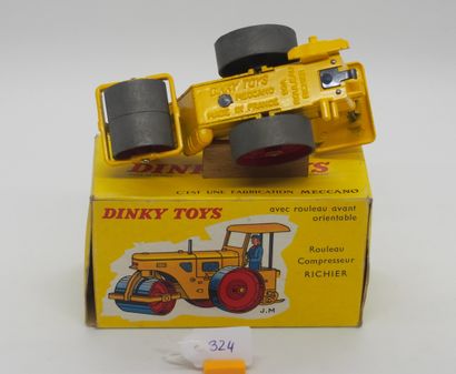 null DINKY TOYS - FRANCE - Metal (1)

# 830 STEAMROLLER RICHIER

Yellow red, blue...