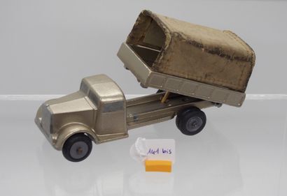 null GULLIVER - France - 1/41e - Cast aluminium (1)

BERLIET GDR 7 D TARPAULIN

Non-motorised...