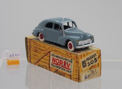 null NOREV - France - 1/43rd - Plastic (1)

# 8 PEUGEOT 203 

Grey-blue, red rims...